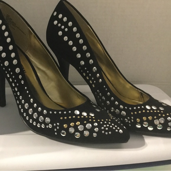 Cosmopolitan studded pumps size 7.5 - Picture 2 of 4